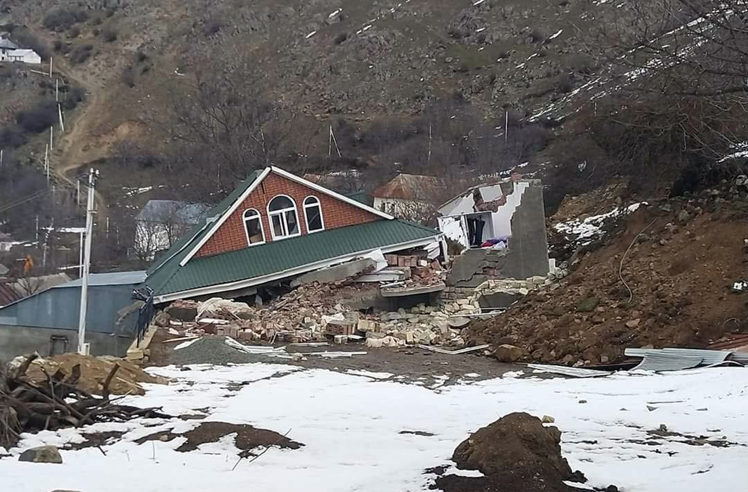 Lerikdə torpaq sürüşməsi olub, ölən var