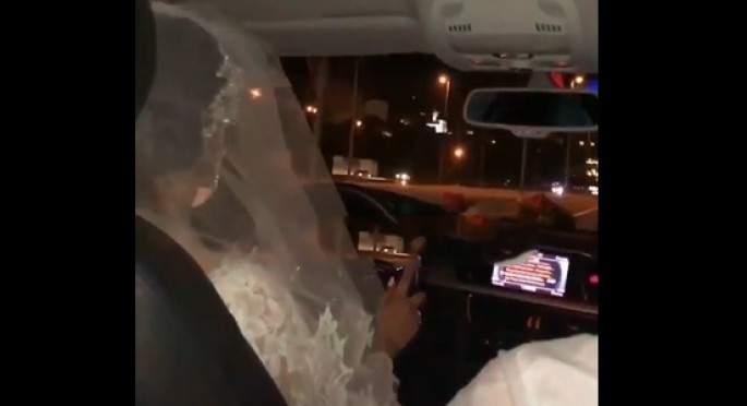 Bakıda bəy sərxoş oldu, maşını gəlin sürdü - VİDEO