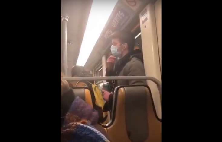 Virus başqalarına da keçsin deyə görün nə etdi - VİDEO 