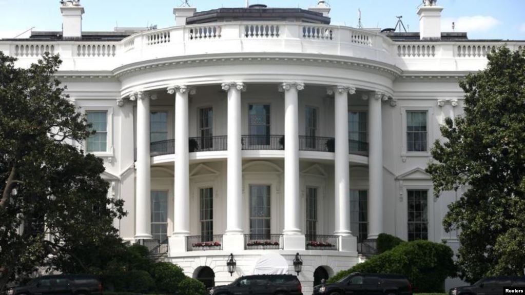 “Ağ ev”in aparat rəhbəri isə karantinə alındı