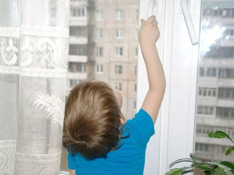 Abşeronda faciə: 7 yaşlı uşaq 6-cı mərtəbədən yıxılıb öldü