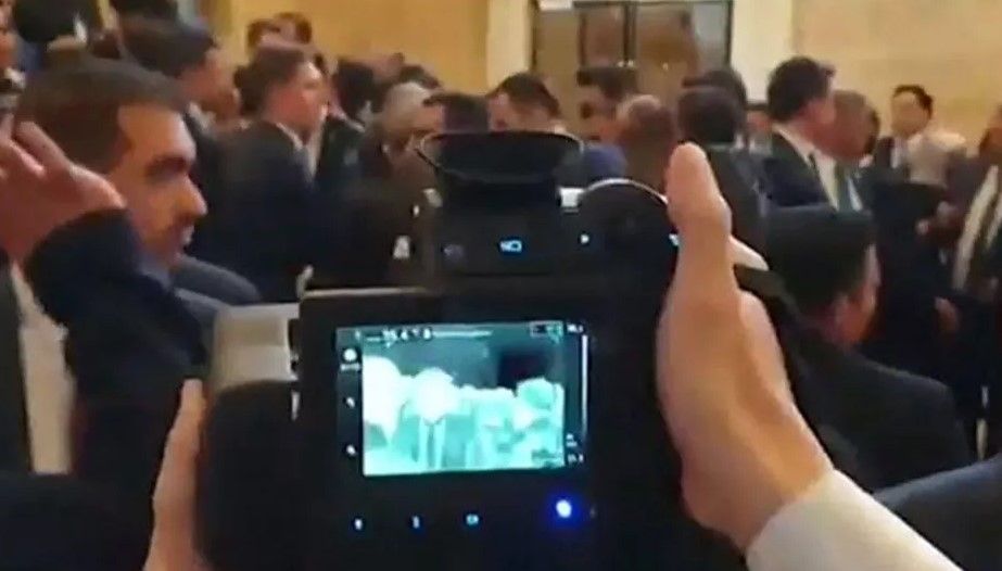 Prezidenti koronavirusdan belə qoruyurlar - VİDEO