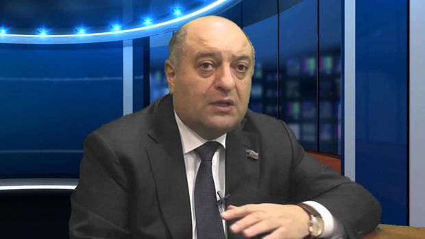 Deputat vətəndaşlara çağırış etdi – Dollarları manata çevirin