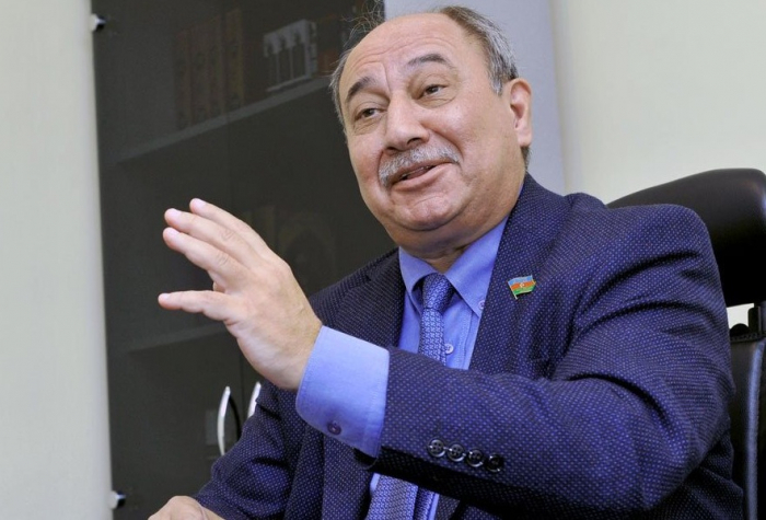  Araz Əlizadə:\\\"Mübariz Mənsimovu qəhrəman etməyin heç bir mənası yoxdur\\\" 