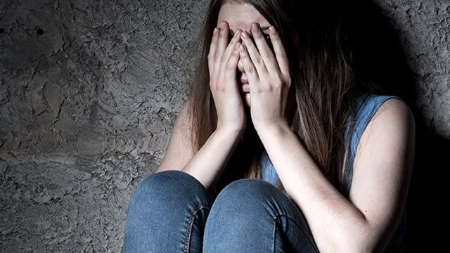  Arvadının üzərinə benzin töküb diri-diri yandırdı 