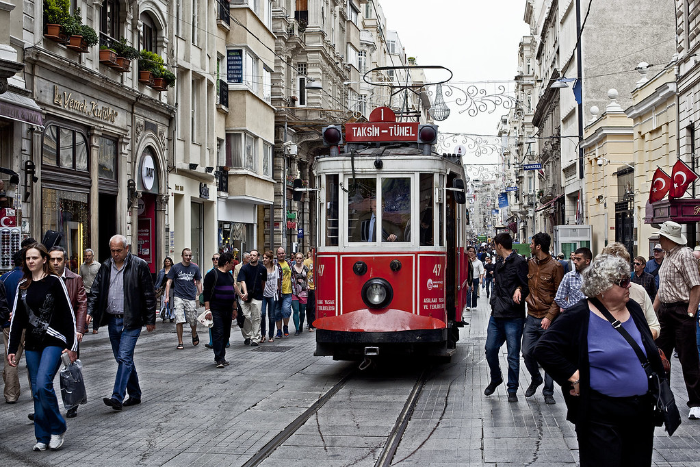 İstanbulda 18 Azərbaycan vətəndaşına müvəqqəti yaşamaq icazəsini təsdiq edən vəsiqələr verilib