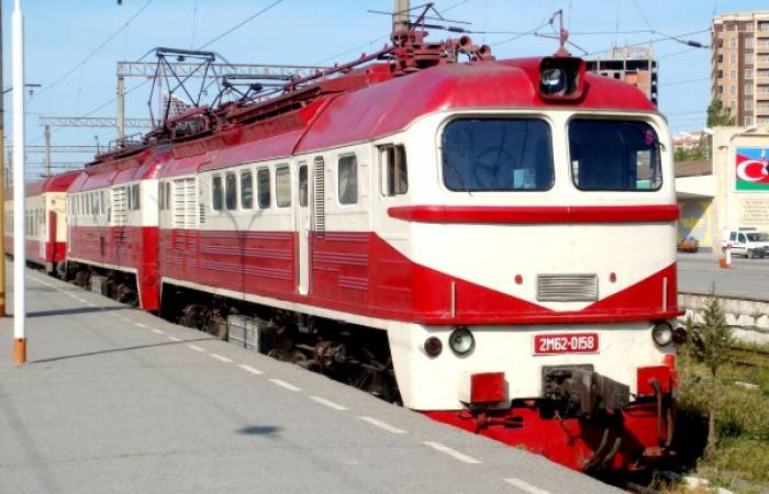 SON DƏQİQƏ - Ölkədaxili qatarların hərəkəti dayandırılır