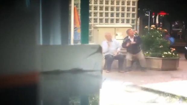 Qadağaya rəğmən, küçəyə çıxan yaşlılar belə cəzalandırıldı — VİDEO