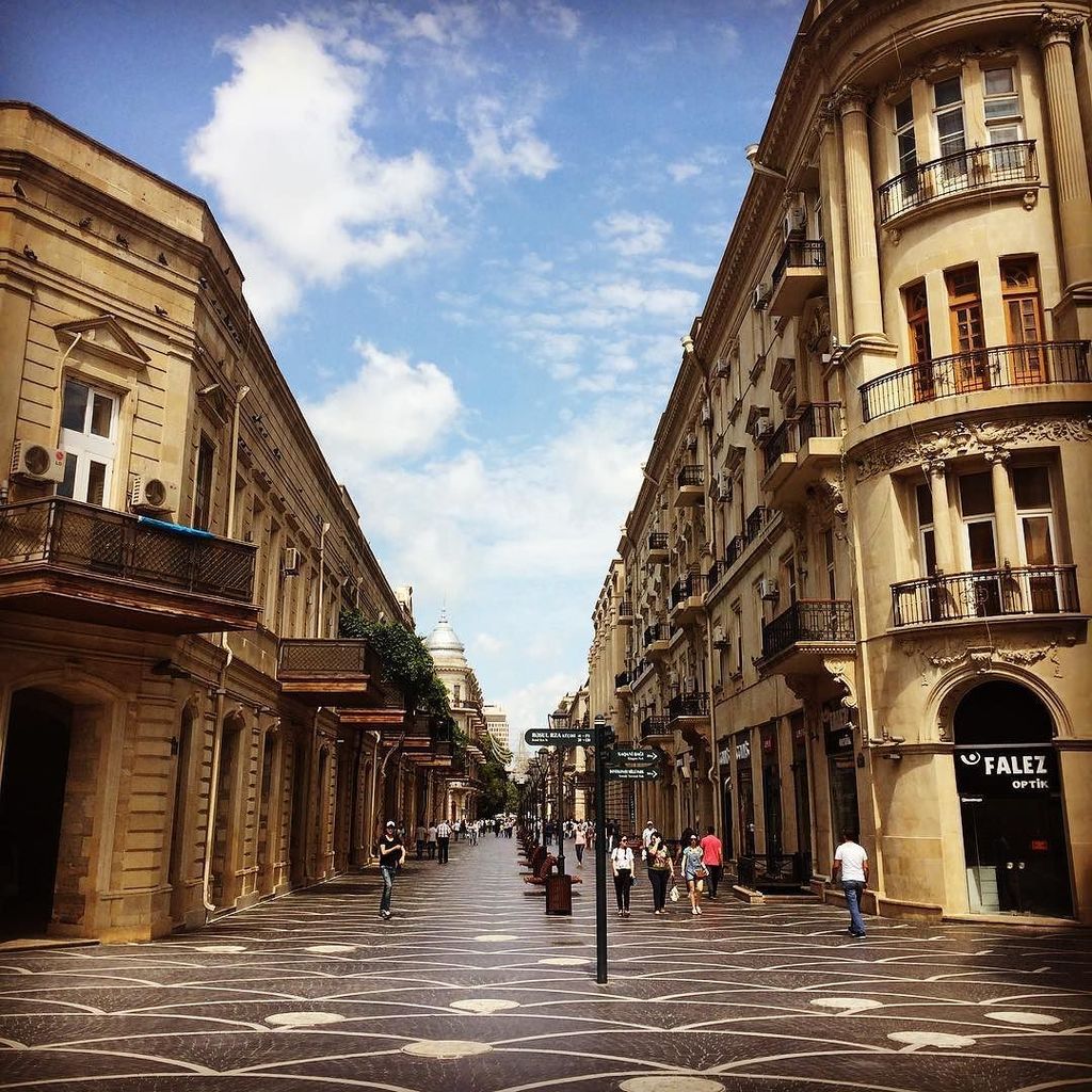 SON DƏQİQƏ! \\\"Tarqovıy\\\" təcili boşaldıldı, giriş qadağan edildi +VİDEO