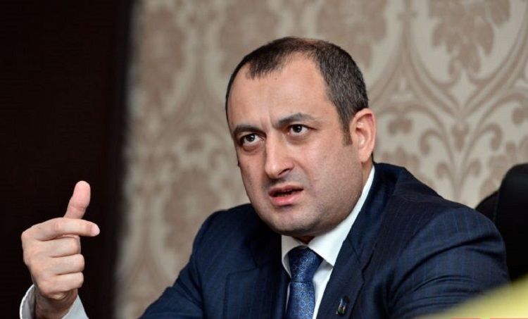 Azərbaycanda deputat kömək  etməyə  imkansız  ailə axtarır