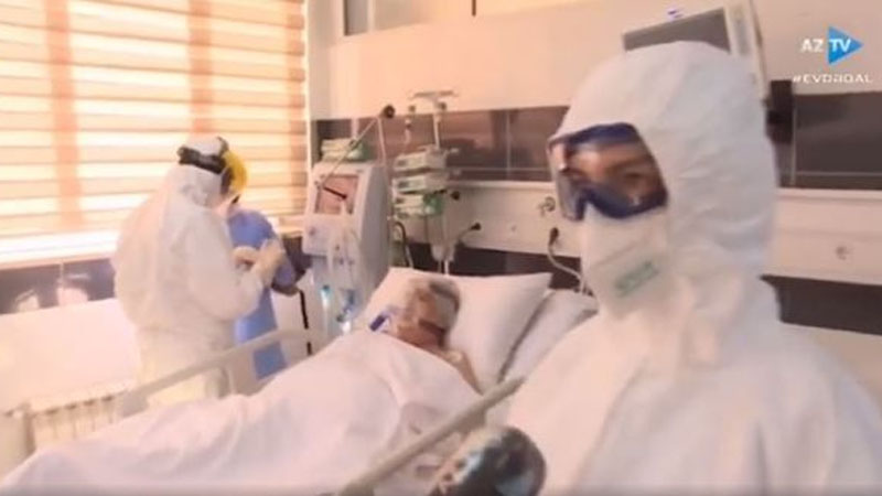 Azərbaycanda koronavirus xəstələrini müalicə edən həkim: “Bir aydır övladımı görmürəm” (VİDEO)