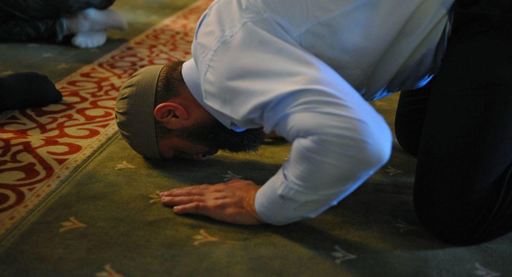 Səudiyyə qərar verdi: Koronavirusa görə bayram namazı evlərdə qılınacaq