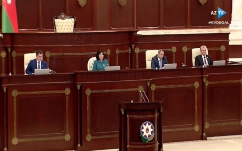 Milli Məclisdə yer insidenti - Deputat cəzalandırıldı