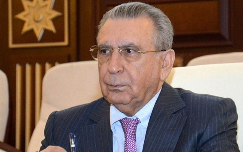 Ramiz Mehdiyevi Çingizxanla müqayisə edən yazı istefaya səbəb oldu