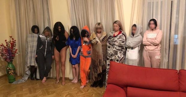 В Баку проникновение в чужой дом с женщинами легкого поведения закончилось поножовщиной
