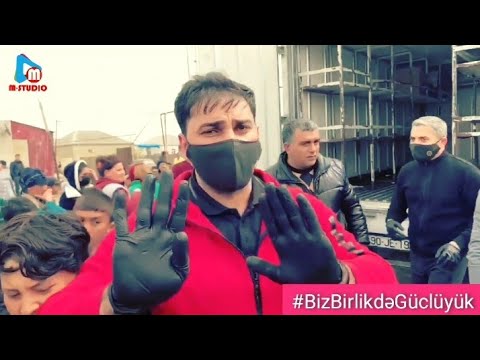 Kamil  ərzaq paylayarkən polislər görün nə etdi  —  VİDEO