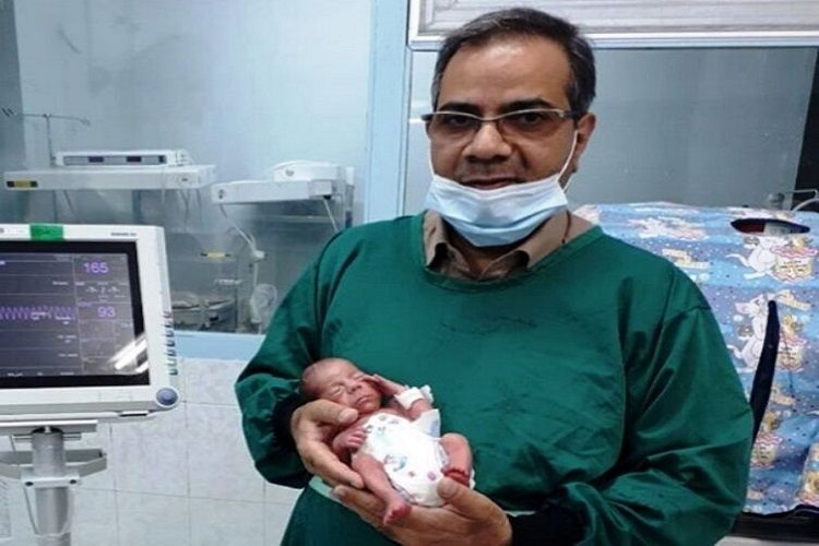 Dünya şokda! 800 qram doğulan uşaq koronvirusa qalib gəldi +FOTO