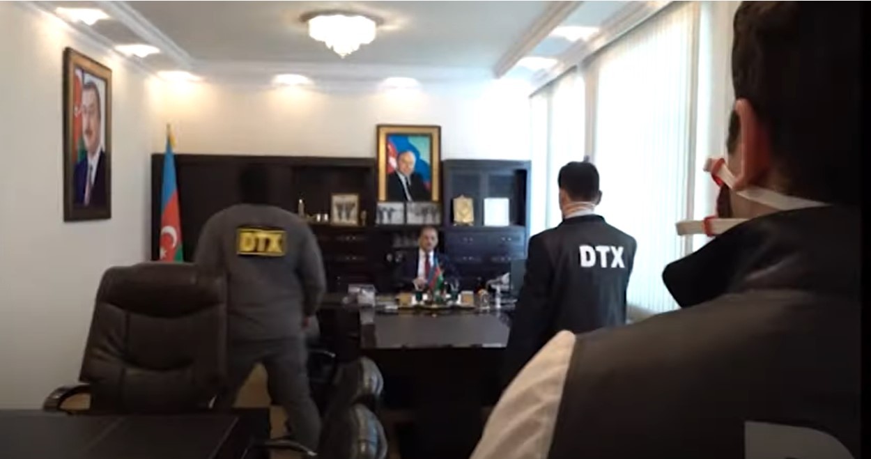 Həbs olunan icra başçının  otağından qadın geyimləri tapılıb  — ŞOK GÖRÜNTÜ