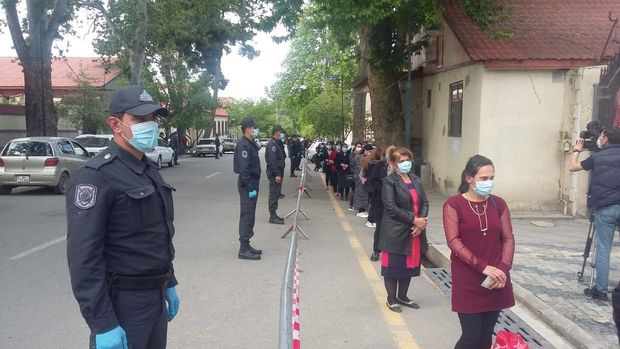 Bu rayonda da sakinlərə tibbi maska paylandı - FOTO