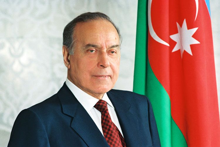 Ümummilli Lider Heydər Əliyevin anadan olmasından 97 il ötür