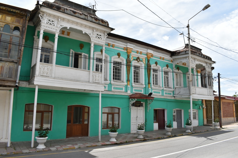 Qubalı milyonçunun “Doğum evi”nə çevrilən mənzilindən REPORTAJ