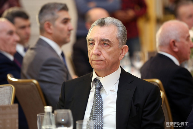 “Maska içmək, sosial məsafədən korunmaq” – ELDAR ƏZİZOV ÖZÜNÜ BELƏ RÜSVAY ETDİ + VİDEO