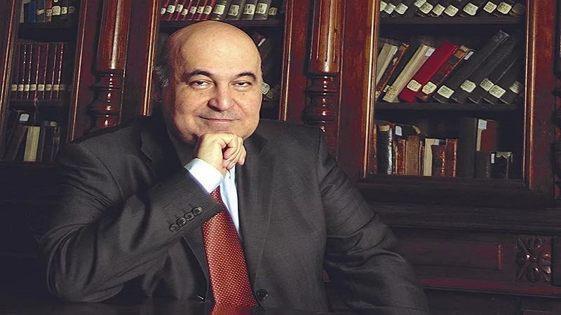 Putin Çingiz Abdullayevi mükafatlandırdı