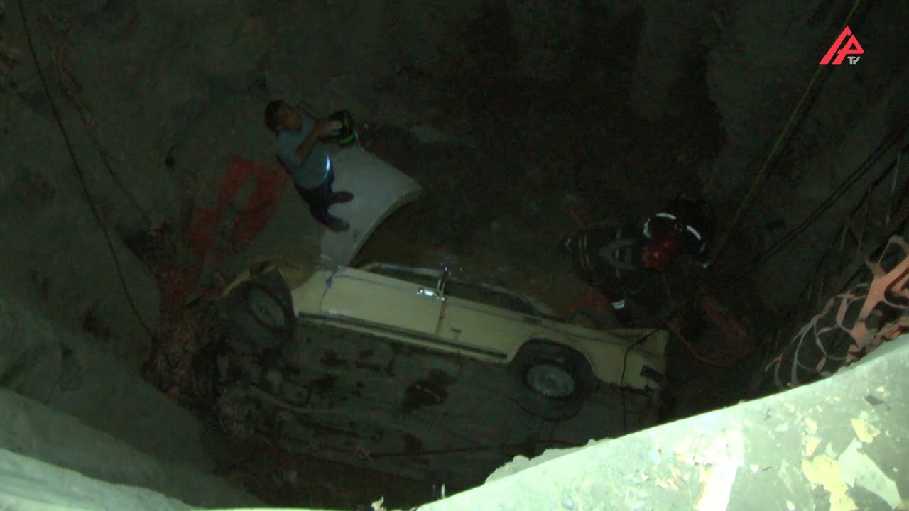 Sürücü maşın qarışıq quyuya düşdü,ÖLƏN VAR- Dəhşətli VİDEO