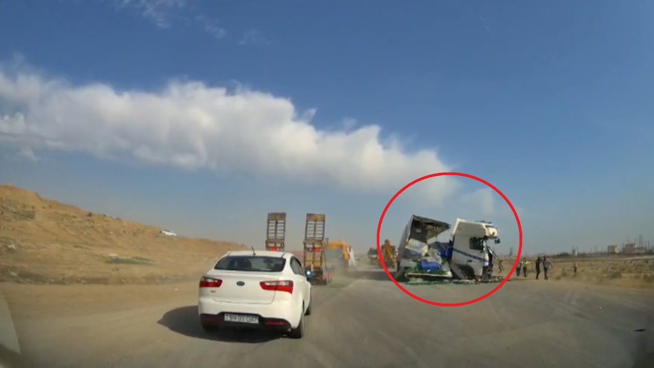 Dəhşətli qəza: 2 nəfərin meyiti maşında qaldı - Hadisə yerindən video