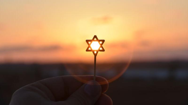 Kasıb necə VARLANA BİLƏR? - Hər kəsi zəngin edəcək YƏHUDİ ÜSULLARI (VİDEO)