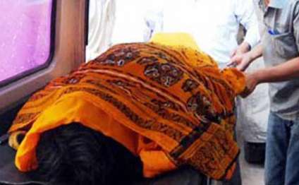 Azərbaycanda dəhşət: Ananı divanda,qızı həyətdə öldürdülər  (18+FOTOLAR)