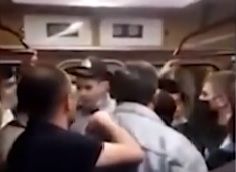 Metroda polislə insidentə girən şəxslər saxlanıldı — VİDEO