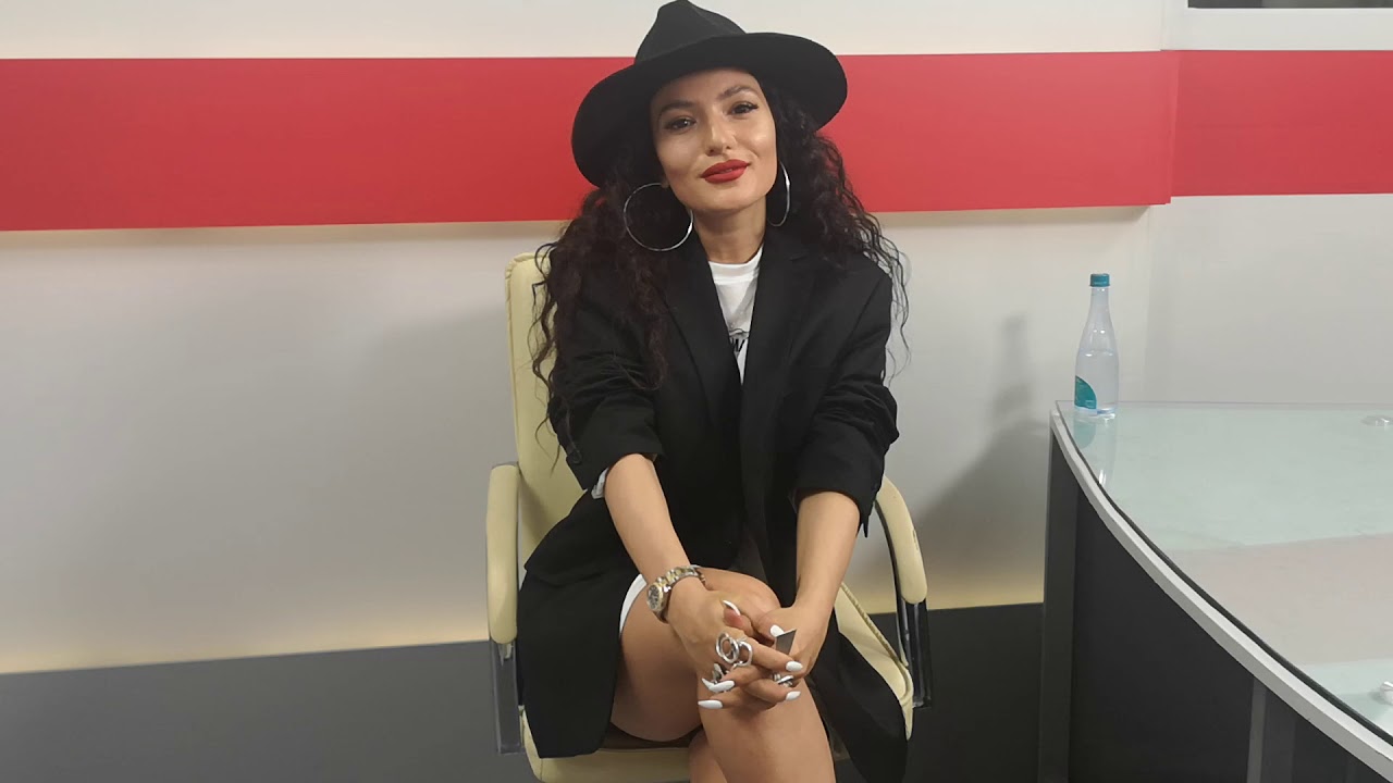 Soyunan müğənnimiz HƏCCƏ GEDİR - NAMAZ QILACAM  +VİDEO