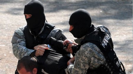 Bakıda dəhşətli ANLAR: Oğlanı qara  maşına salıb  apardılar  - ŞOK VİDEO