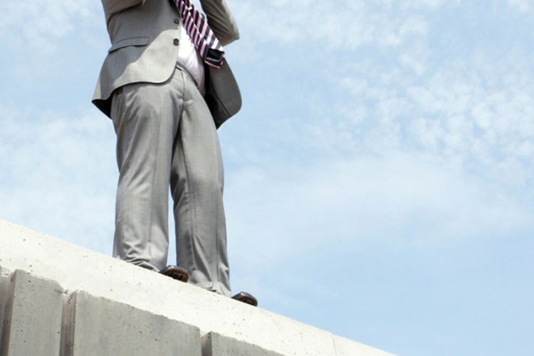 Dəhşətli anlar: İnsanların gözüqarşısında intihara cəhd etdi - ANBAAN VİDEO