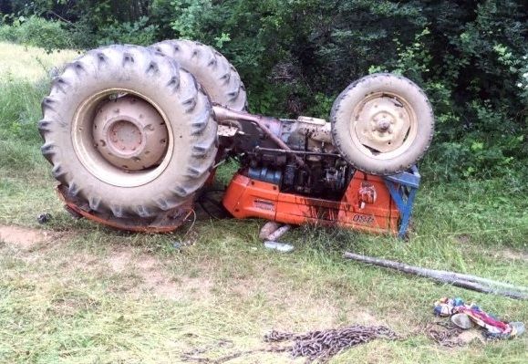 Kürdəmirdə kişi qadını traktora bağlayıb yandırdı - VİDEO (18+)