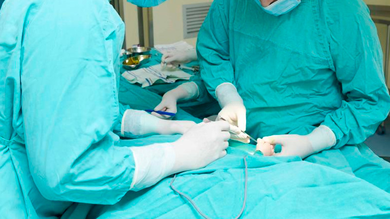 Kişini belə qadın etdilər  — Həkim əməliyyatın canlı videosun paylaşdı (18+)