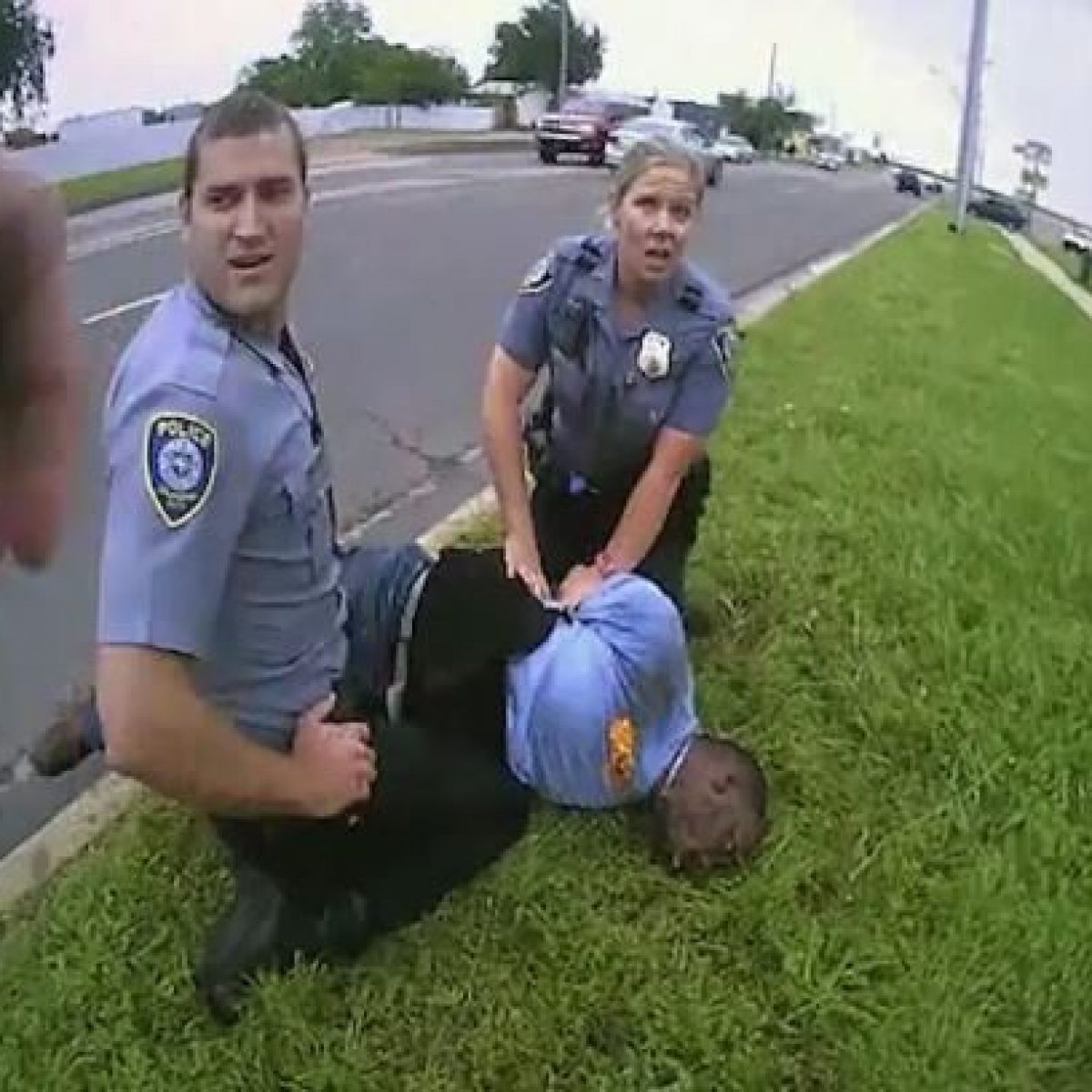 Daha bir qaradərili polis tərəfindən öldürüldü – Tükürpərdən video