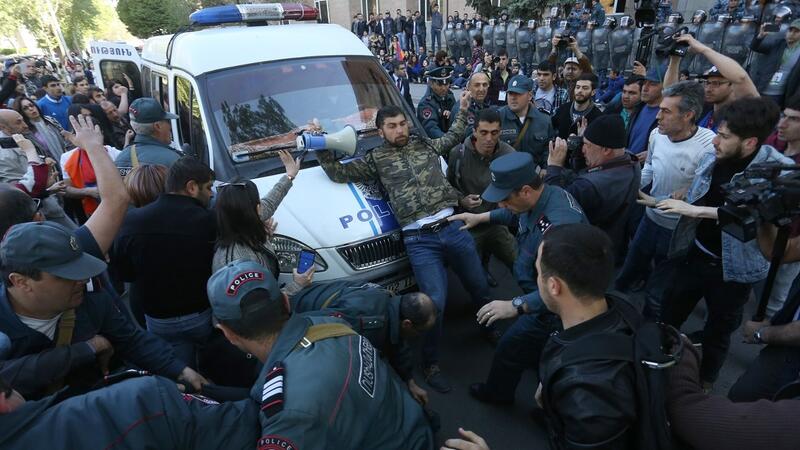 Ermənistan qarışdı: Kütləvi saxlanılanlar var - VİDEO
