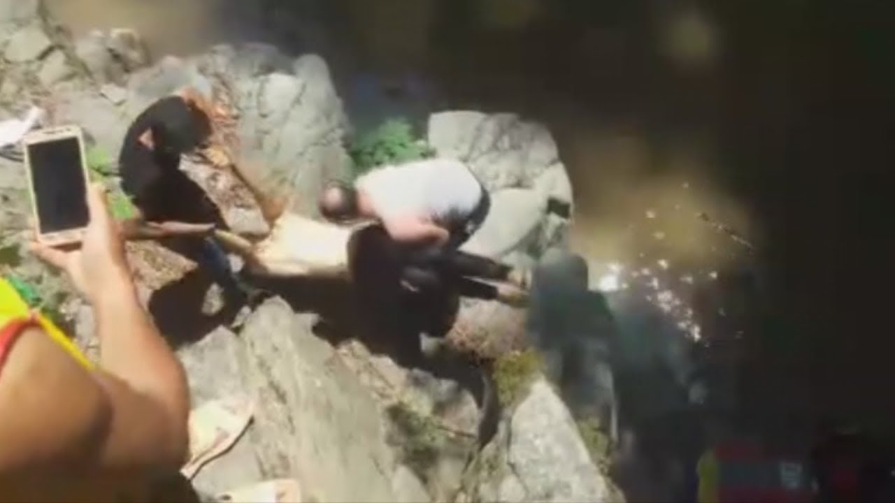 Oğlunun meyiti çaydan tapılan ata başına döyüb qışqırdı - Tükürpədici VİDEO