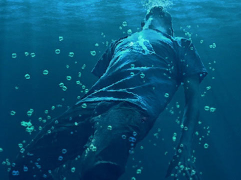 Kürün sahilinə yeyib-içməyə gedənlərdən ikisi suda batdı +VİDEO