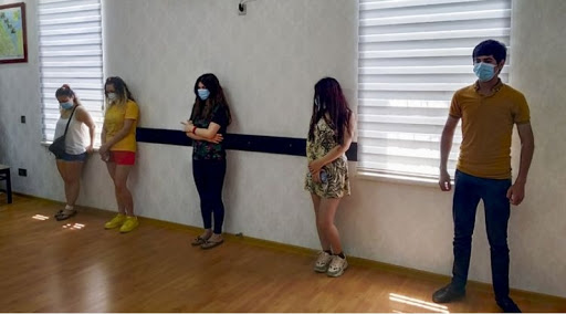 Azərbaycanda əməliyyat: Polis qızlarla oğlanları görün harda tutdu +VİDEO