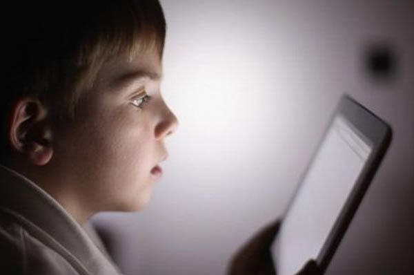 Telefonlar uşaqların əl motorikasını pozur