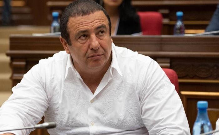 Ermənistanda milyonçu deputat koronavirusa yoluxdu