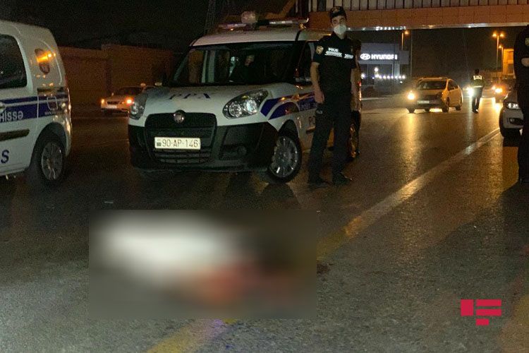 Bakıda yük avtomobili piyadanın üzərindən keçib - FOTO