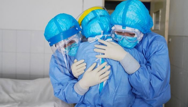 Alimlər koronavirusa yeni yoluxma riskini aşkarladılar