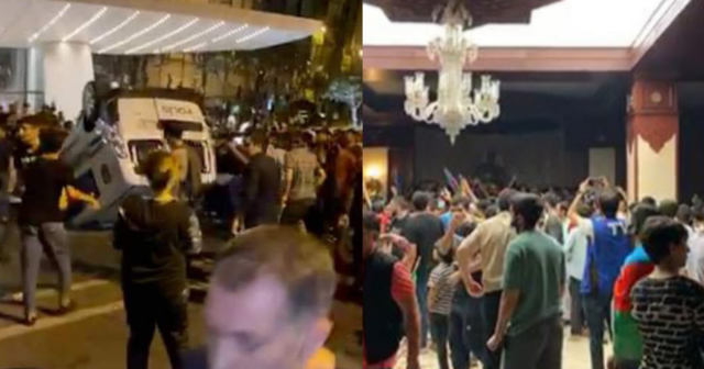 Təxribatçılar polis maşınını aşırdılar - Milli Məclisə basqın oldu – Video