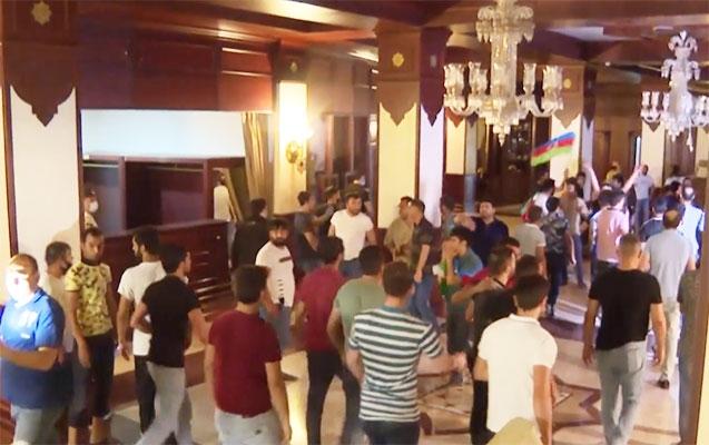 Milli Məclisə basqın edənlər kim olub?  —  Hadisənin şok görüntüsü
