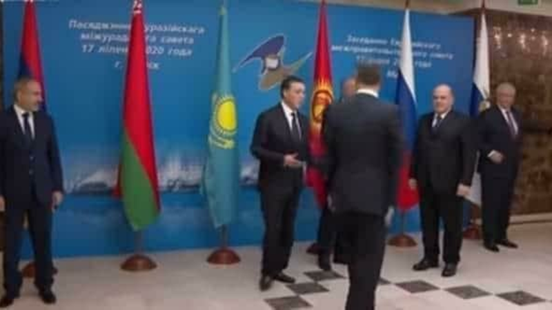 Paşinyanın Minskdə BİABIRÇILIĞI: vurnuxur, hər kəsin üstünə qaçır... - FOTOLAR