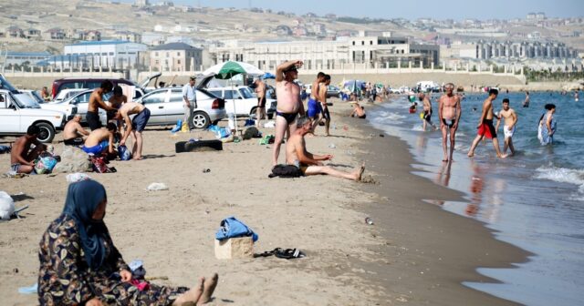 Bakıda çimərliklər açıldı - ŞƏRTLƏR